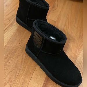 UGG Boots BRAND NEW - Black - Size 11